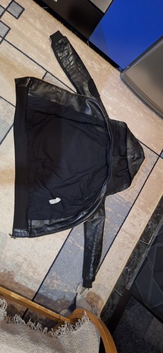 Продавам дамско кожено яке естествена кожа Replay р-р XS