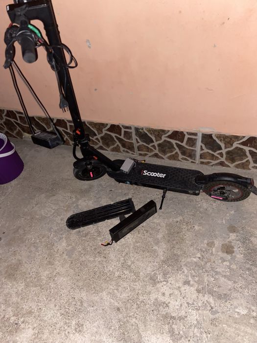 Trotineta electrica scuter nu stiu ce defecte are se vinde la500 de lei mai multe detali in privat