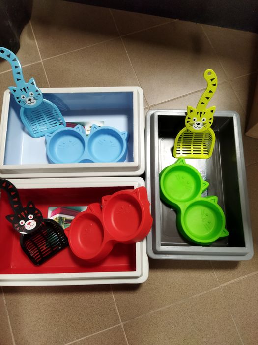 Котешка тоалетна с борд(за малки котенца, котка),лопатка и купичка.