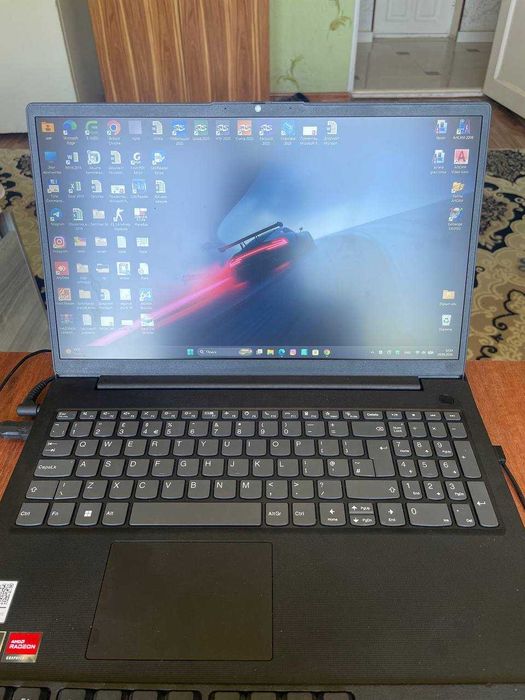 Lenovo Noutbook 8/512 GB Ryzen 5 holat yangi batareyka boryogi 77sikl