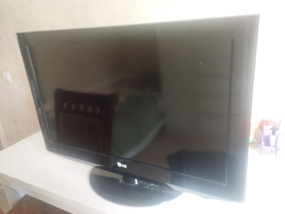 Телевизор LG продам