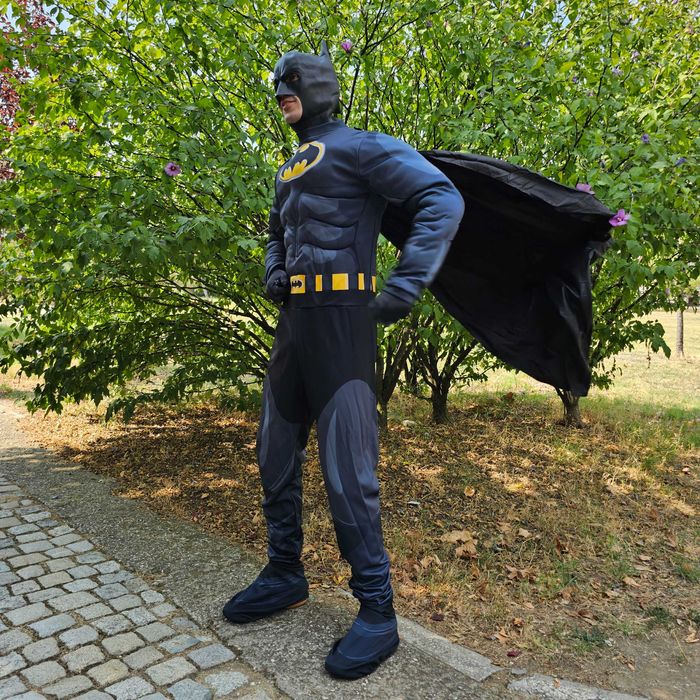 Costum Batman pentru Adulți Profesional – Ideal pentru Petreceri, Evenimente, Carnaval, Cosplay și Animație pentru Copii