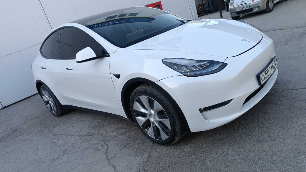 Tesla Model Y 2021 — отличное состояние
