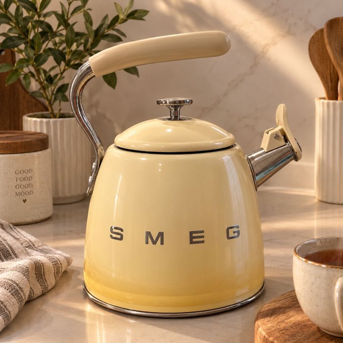 Чайник  Smeg  оригинал  б.у