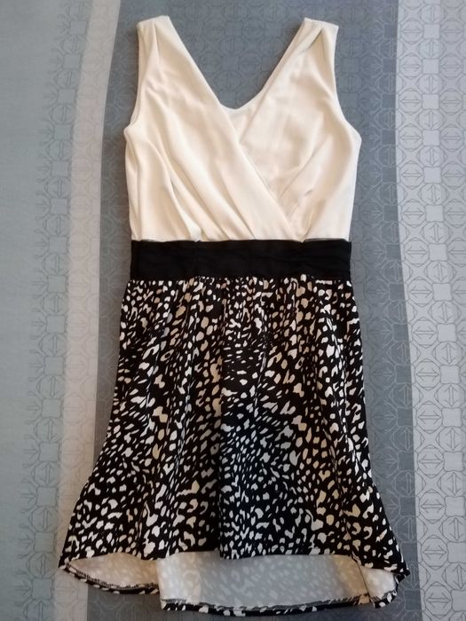 Рокля бяло и черно