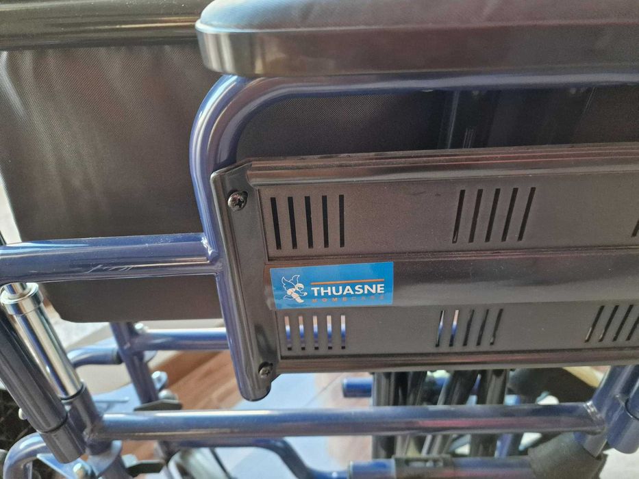 Scaun cu rotile pliant ptr transport varstnici sau dizabili - ca nou !