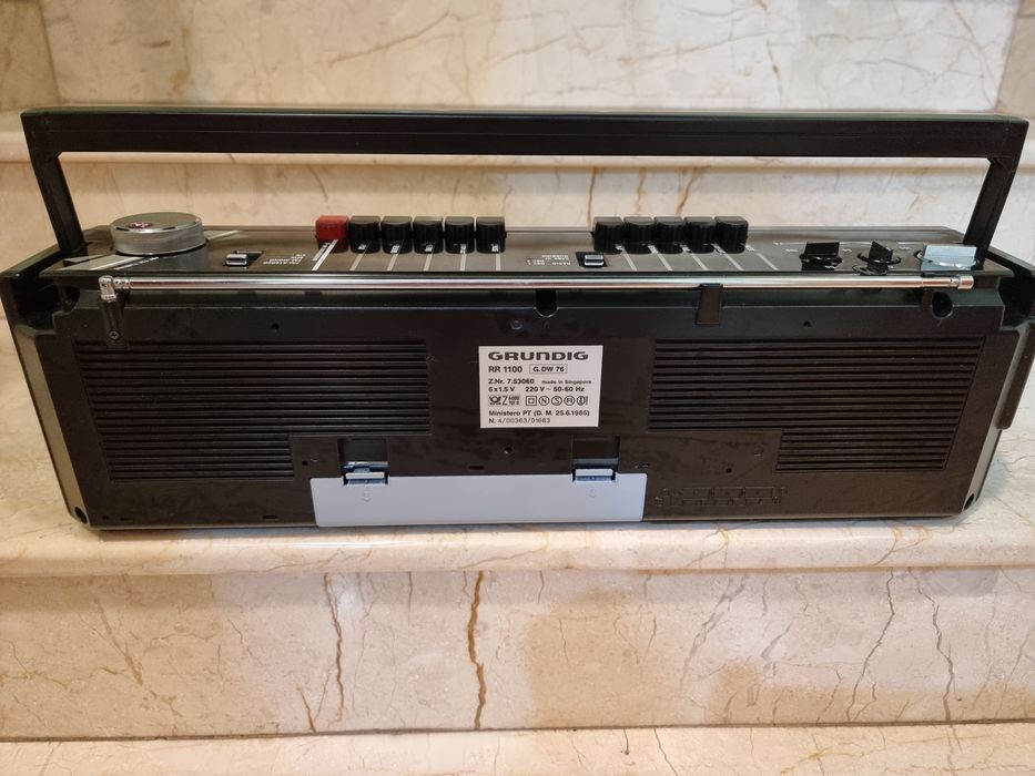 Vand dublu radiocasetofon GRUNDIG