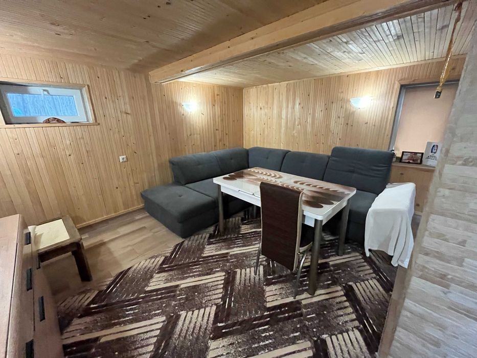 Продава къща на два етажа в Кортен