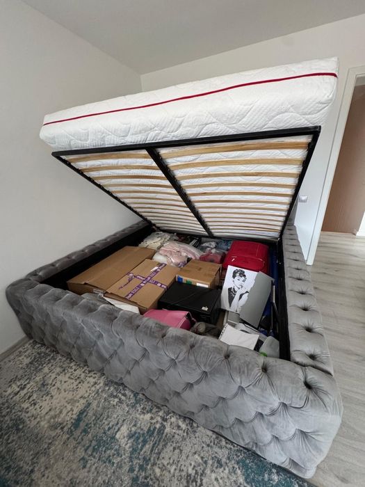 Pat matrimonial Chesterfield +saltea de vanzare