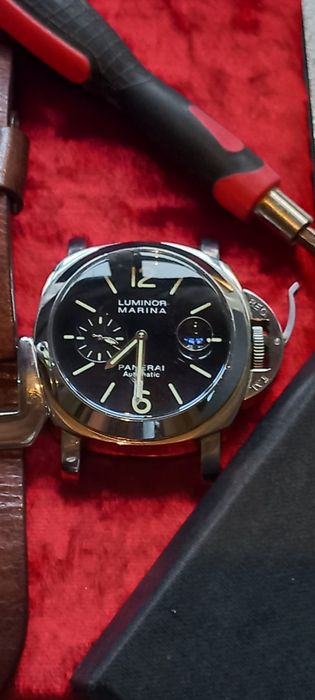 Часы швейцарские оригинал бу 2018г