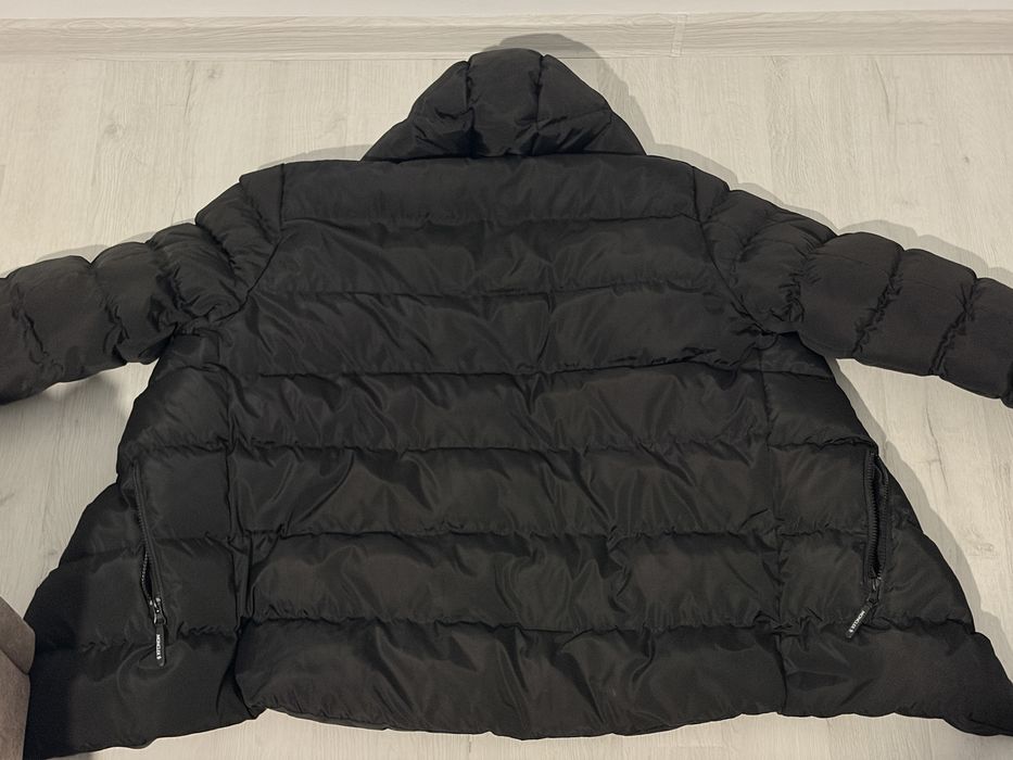 Vând geacă Moncler