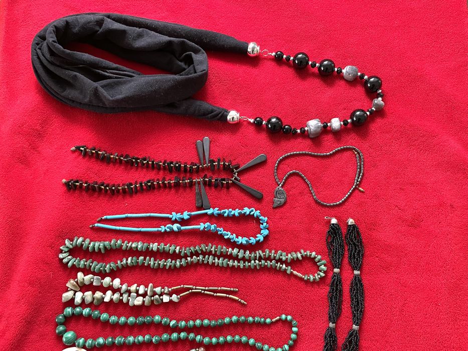 Дамски колиета с цена за брой!