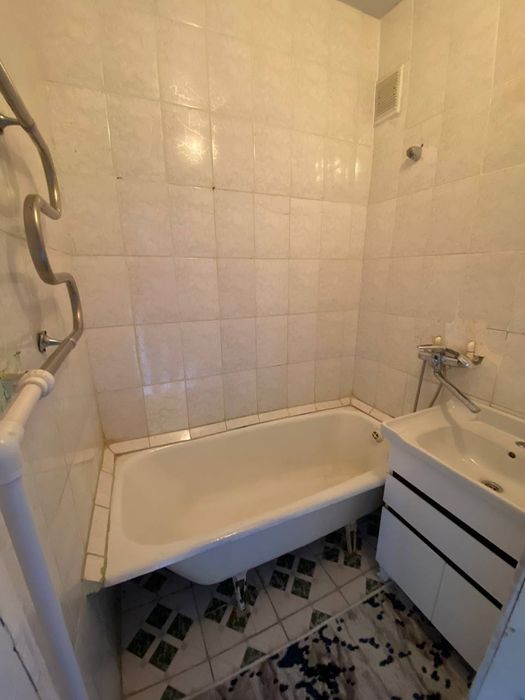 Срочно сотилади 2/4/9