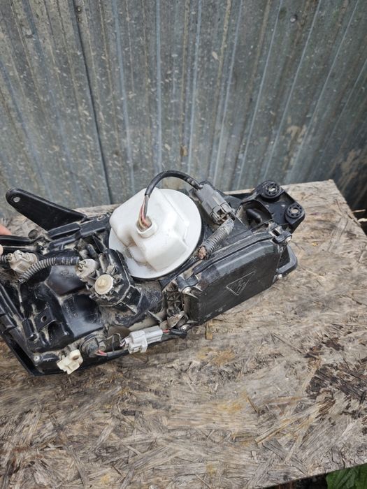 Передние фары на Subaru b4