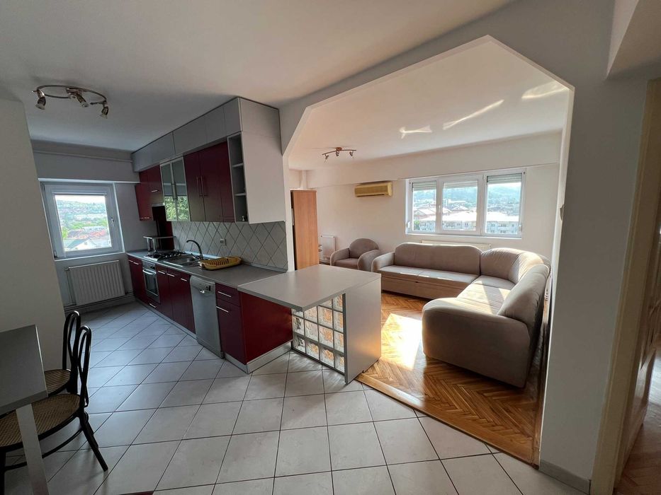 Apartament cu 3 camere de închiriat, 75 mp,  Aproape de centrul orașului,  Panoramă deosebită