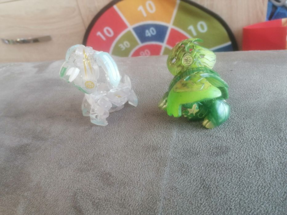 Бакуган Зелен Дракон и бял Дракон в кутия