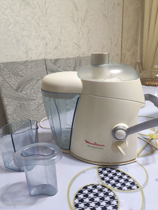Соковыжималка продам