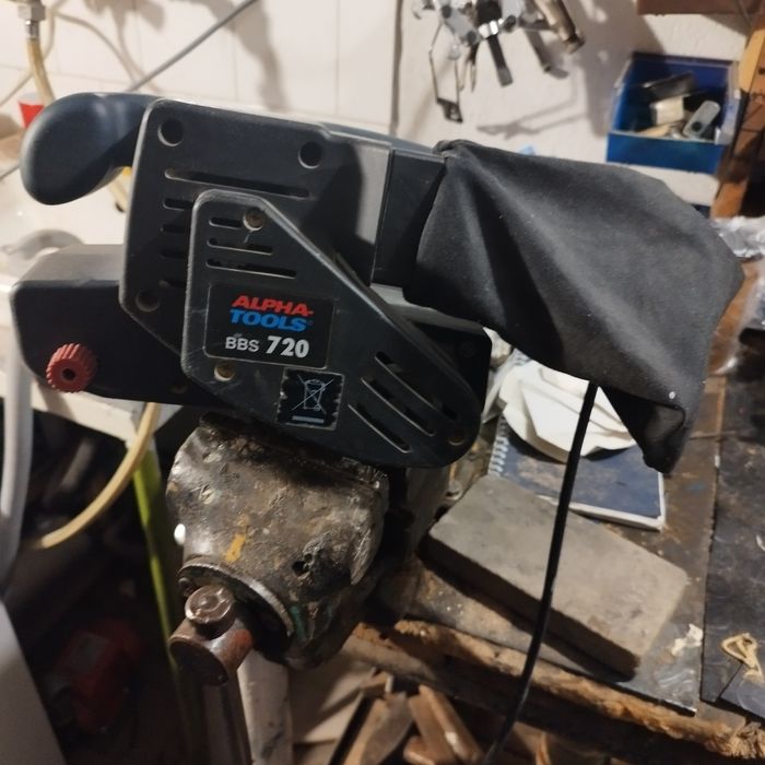 Лентов шлайф работи без проблеми.