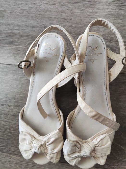 Дамски сандали с платформа