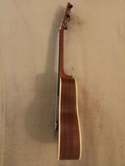 Винтидж концертно акустично укулеле, китара LAKA VUC90, сатенена коа.