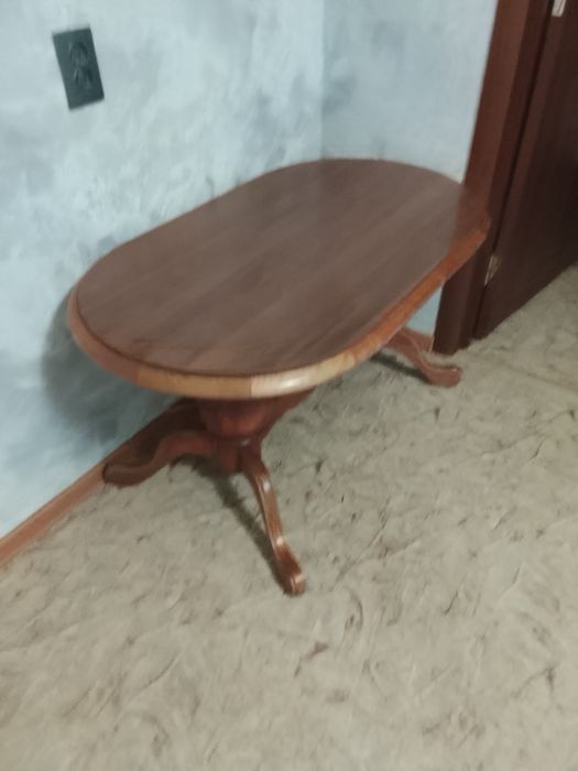 Журнальный столик из качественного дерева