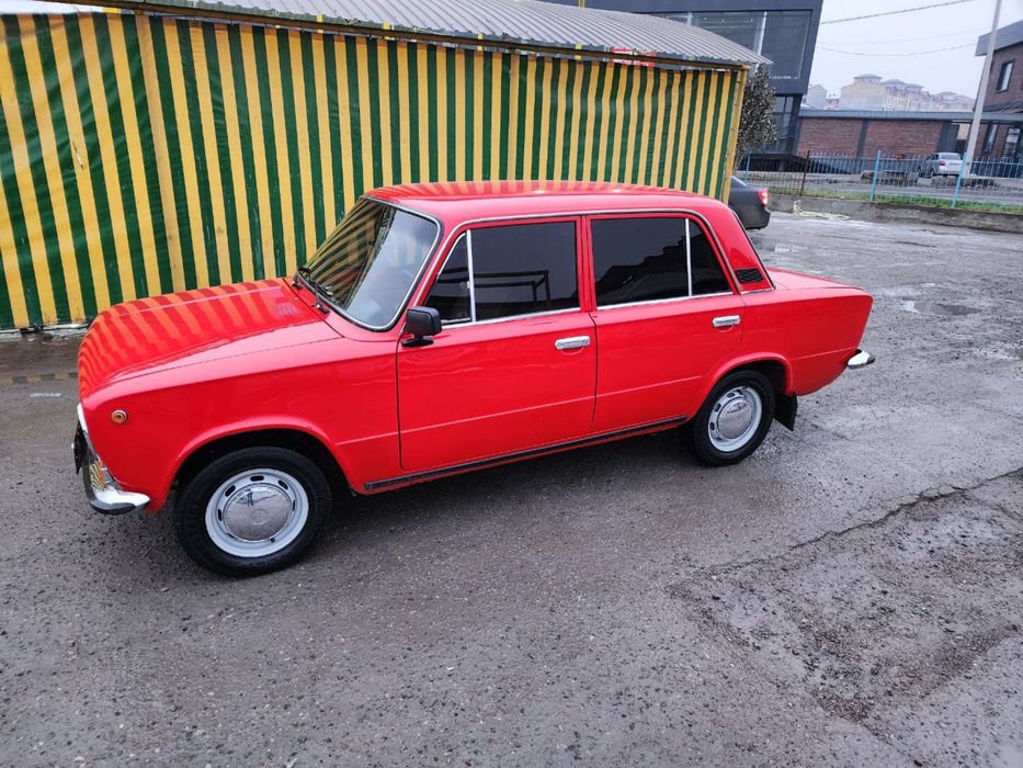 Vaz 21011 sotiladi