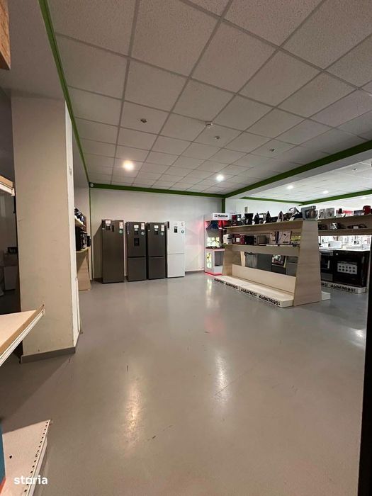 De inchiriat spatiu comercial in Roman, teren de 680mp, deschidere 21m