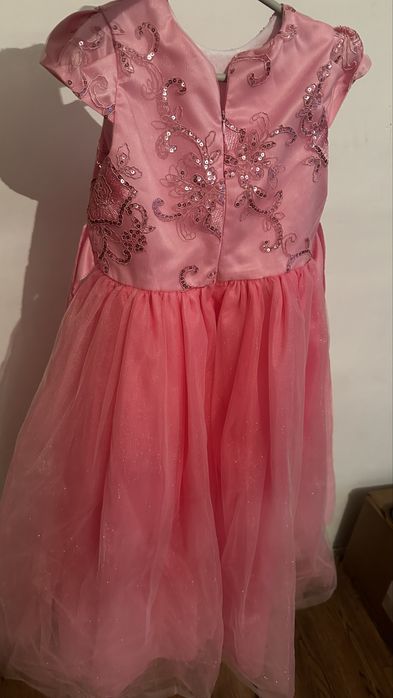 Продам платье нарядные