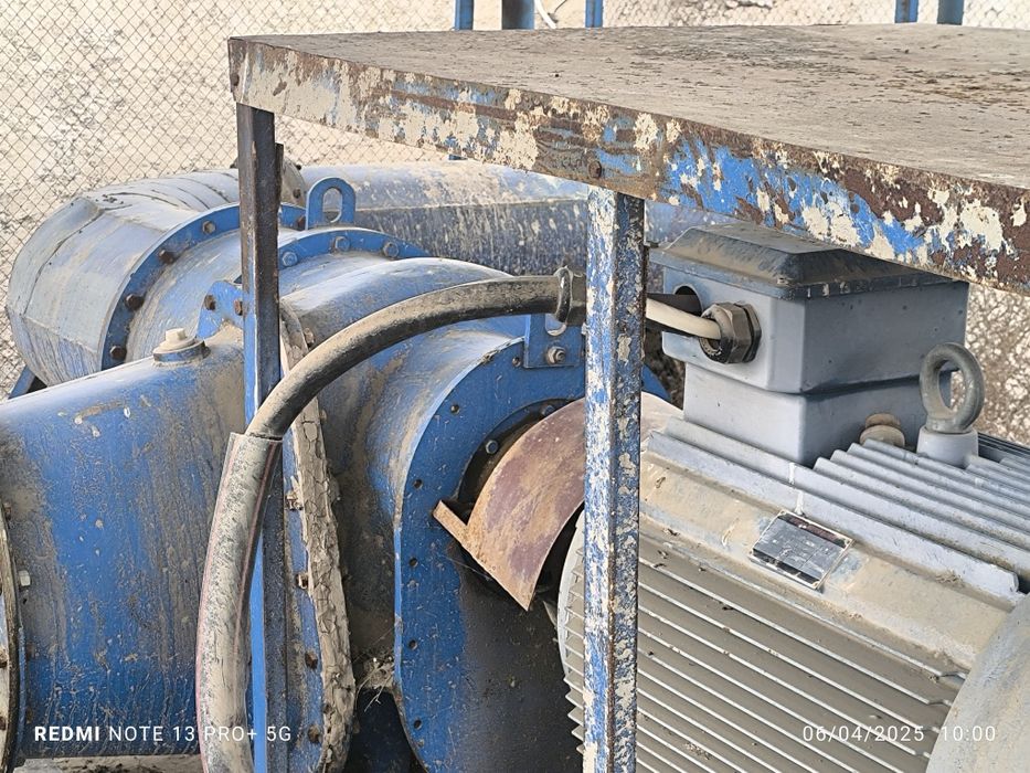 Koʻp ishlamagan yangidek turipdi suv nasosi