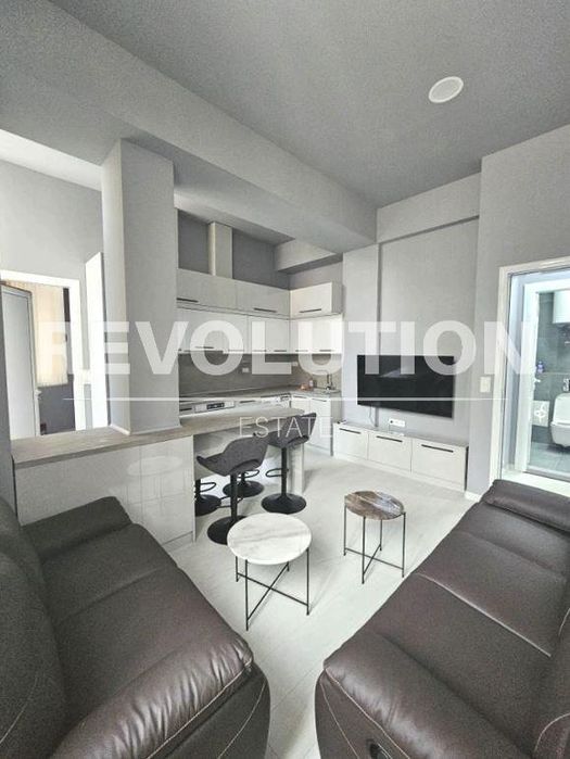 Тристаен апартамент в района на Гръцка махала!