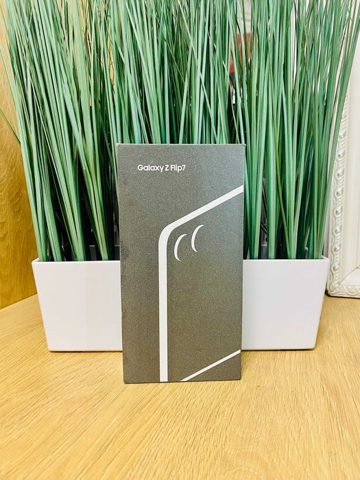 НОВ !!! Samsung Galaxy Z Flip7, 12GB RAM, 512GB, 5G, Coralred, ЗОРА