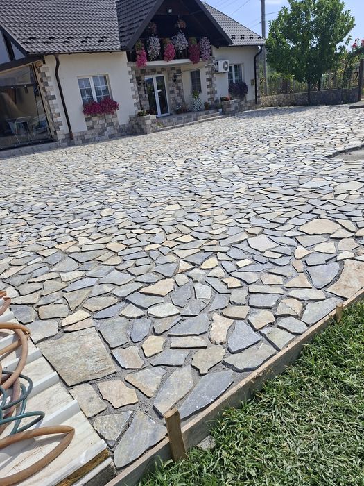 Piatră de munte montaj și transport oriunde în tara