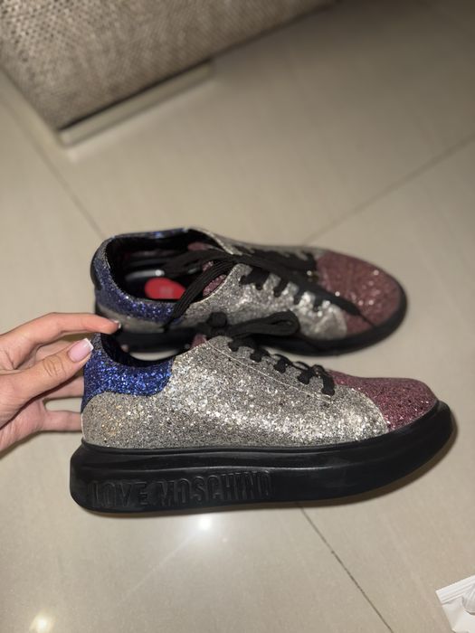 Сникърси / Маратонки Love Moschino