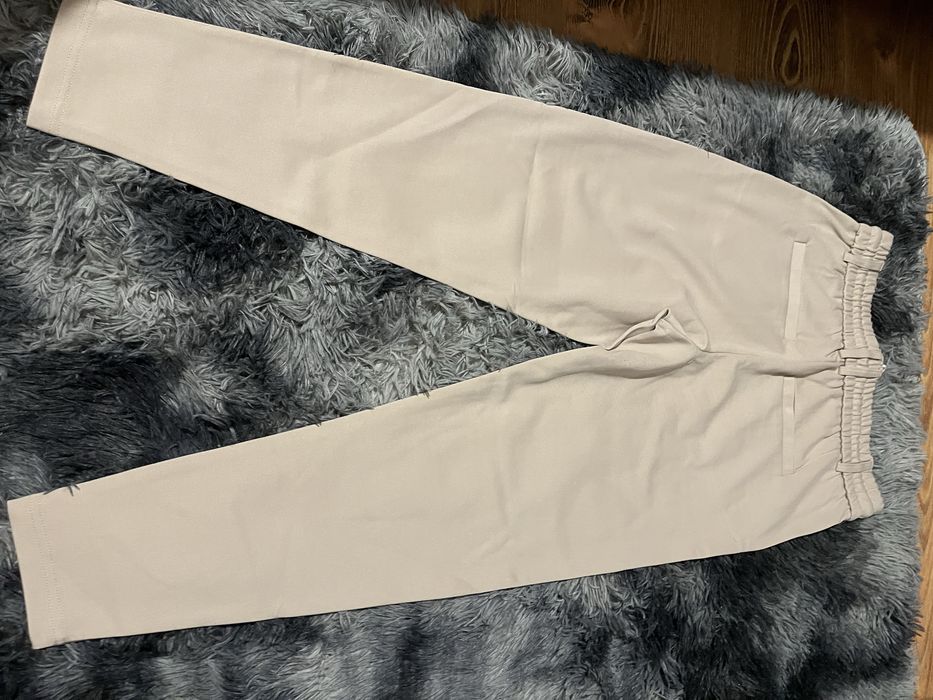 Pantaloni damă.