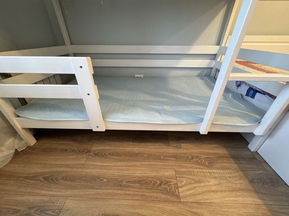 Двухьярусная кровать