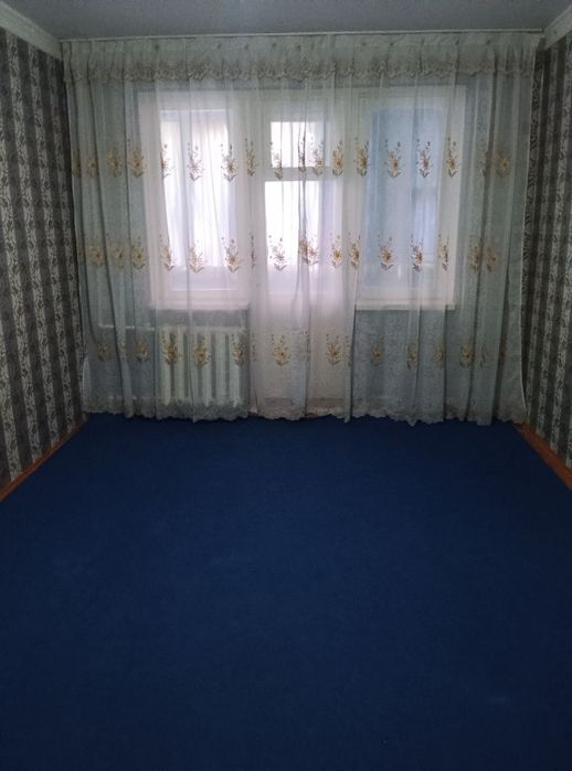 Восход Бозор олдида 2 хоналик квартира ижарага берилади