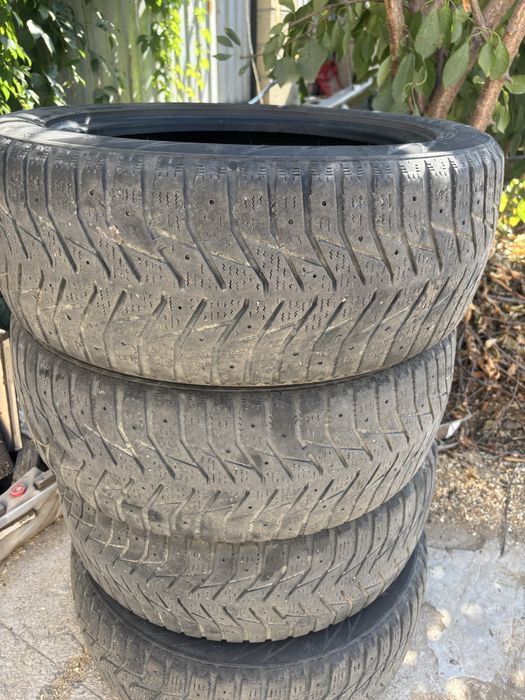 Зимние шины 215/55 R17