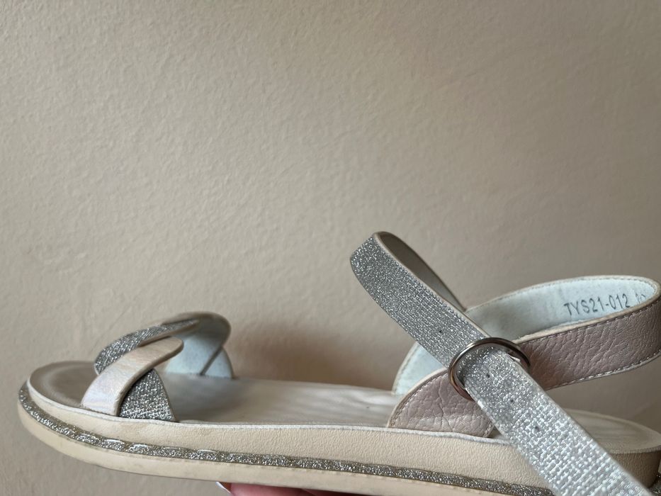 Летни дамски сандали