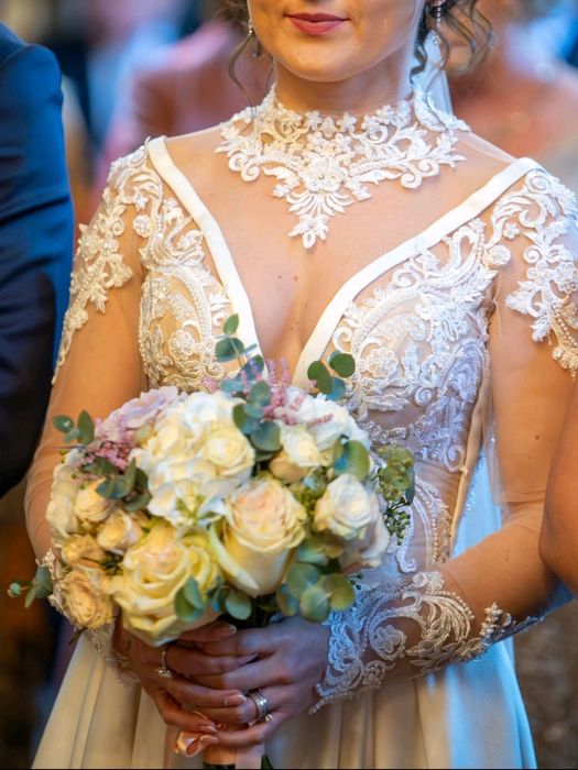 Rochie de mireasă ivoire, lungime midi, cu broderie și aplicații fine