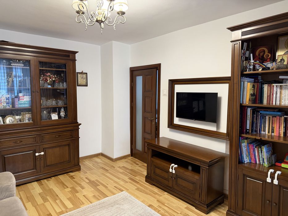 Aparatament  2 camere , decomandat ,1 mai , etaj 1, mobilat , 2 parcari