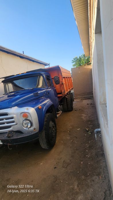 Zil mashinasi  sotiladi