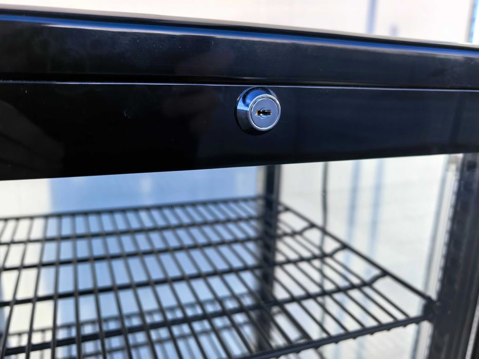 Хладилна витрина вертикална 78 литра. CL-78