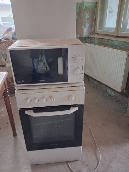 Frigider aprope nou + aragaz + cuptor