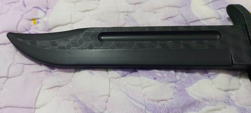 Vând cuțit din plastic