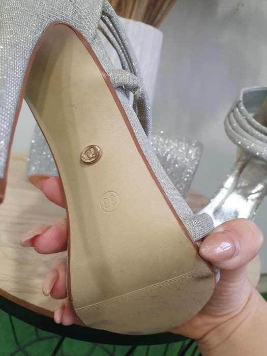 Обувки на висок ток