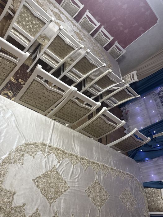 Продаю два комплекта столов и стульев