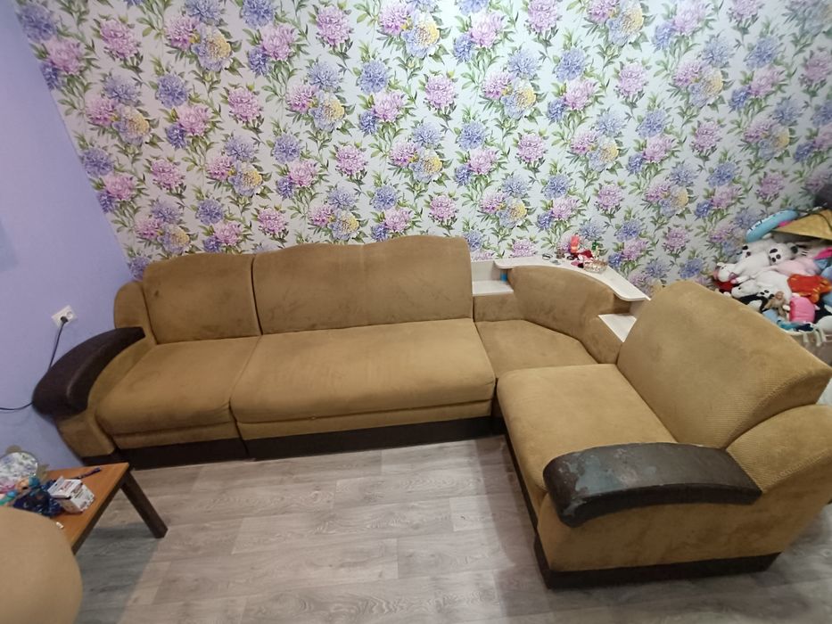 Продам диван углавой