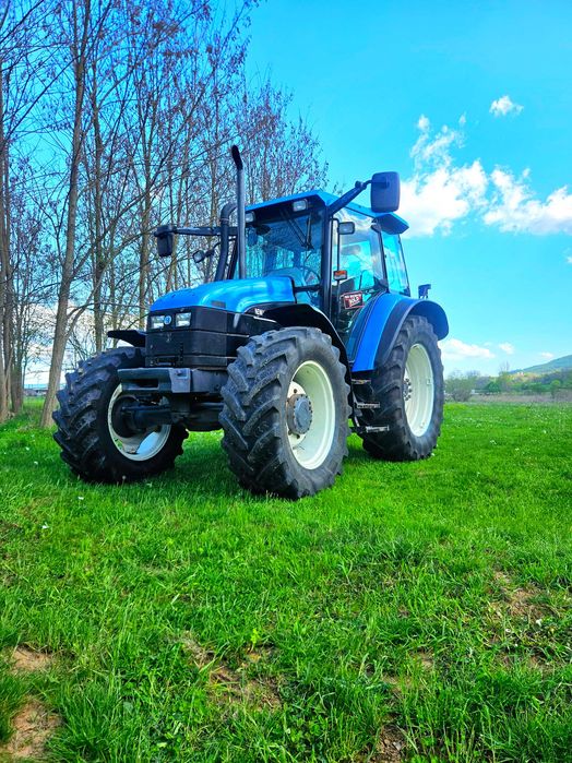 Трактор New Holland TS100
