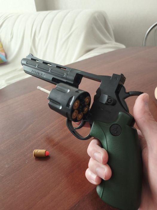 Продам игрушечный пистолет