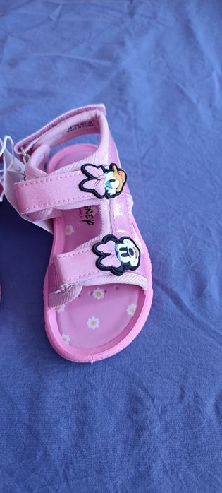 Нови красиви сандали за момиче номер 25